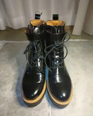 H&M 에나멜 통굽 부츠 블랙 23.5cm 시착만 해본 새상품