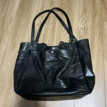 블랙 레더 토트 백