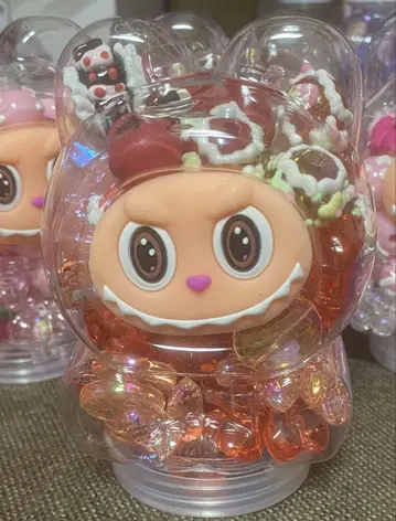 러브 케이스와 빨간색 비즈