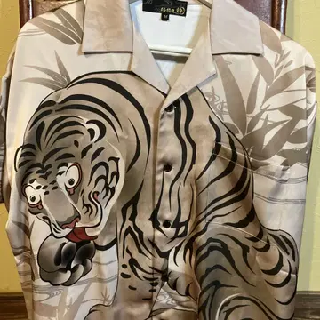 카라쿠리타마시  프린트 M 사이즈 새틴 셔츠 카라쿠리타마시