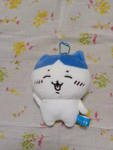 치이카와 변신하는 벌집 모양 마스코트