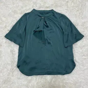 SiS 블라우스 다크 그린 도트 짜임 컷아웃 깔끔한 디자인