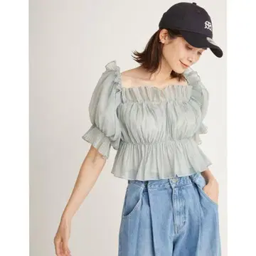 SNIDEL 볼륨 개더 프릴 오프숄더 블라우스