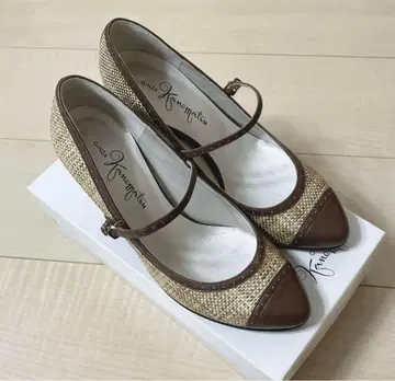 긴자 카네마츠 스트랩 펌프스
