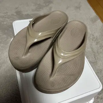 OOFOS 우포스 두꺼운 밑창 샌들