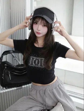 다리치 샤이니 DD 로고 컴팩트 티셔츠 블랙