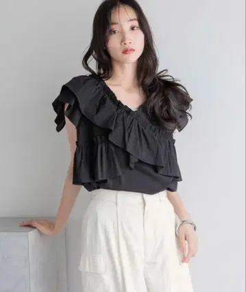 LOWRYS FARM 크로스 개더 블라우스 프렌치 슬리브