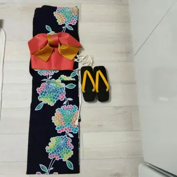 남색 꽃무늬 유카타, 리본 벨트, 게타 세트