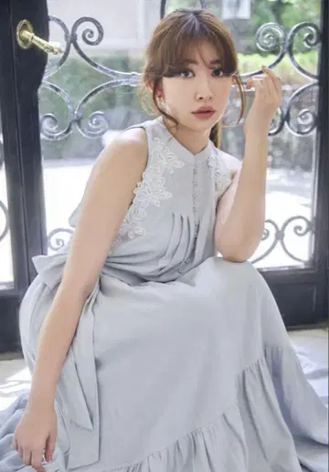 Her lip to Notting Hill Belted Dress