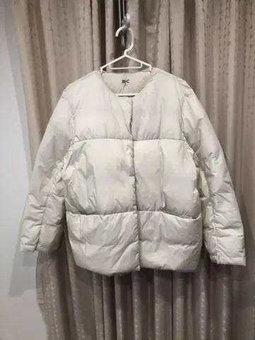 UNIQLO C 다운 자켓 화이트 XL 사이즈