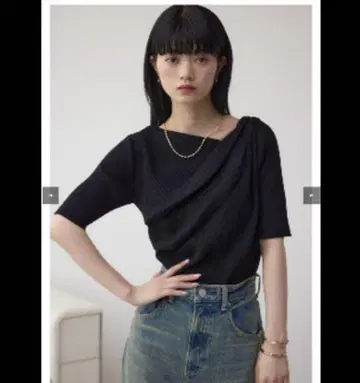 AZUL 블랙 반팔 티셔츠 드레이프 디자인