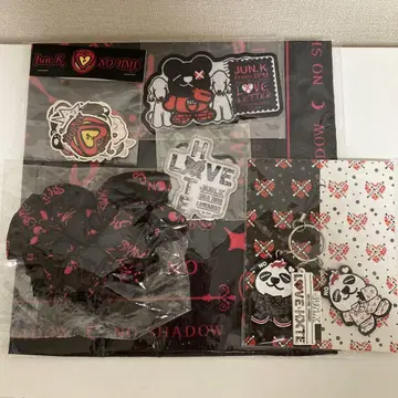2PM의 JUN.K 공식 굿즈 세트