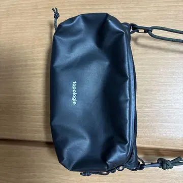 토폴로지 블랙 보틀 사코슈