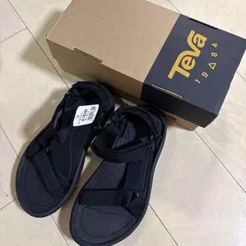 미사용 새상품 Teva 허리케인 23cm