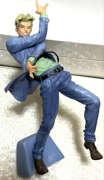 죠죠의 기묘한 모험 다이아몬드는 부서지지 않는다 키라 요시카게 피규어