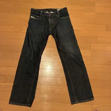 다크 블루 스트레이트 진 레더 라벨