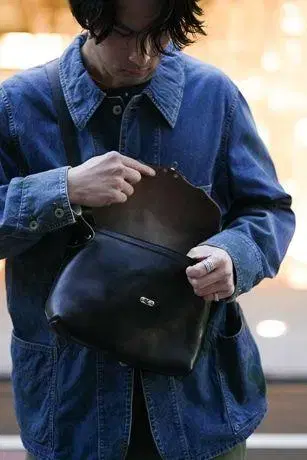 페르난도 레더 IPAD LATCH POUCH 크롬 엑셀 가죽 차심