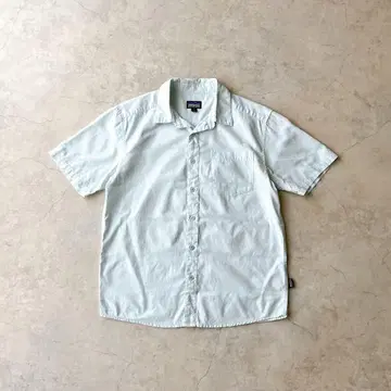 Patagonia 파타고니아 박스 실루엣 반팔 셔츠 은은한 라이트 블루