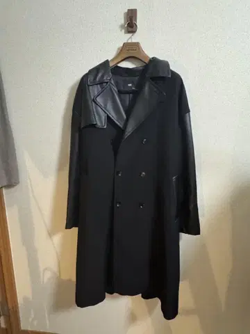 가죽 옷깃 더블 브레스트 트렌치코트 블랙