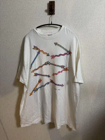 Hanes 컬러풀 화살표 티셔츠 X-Large