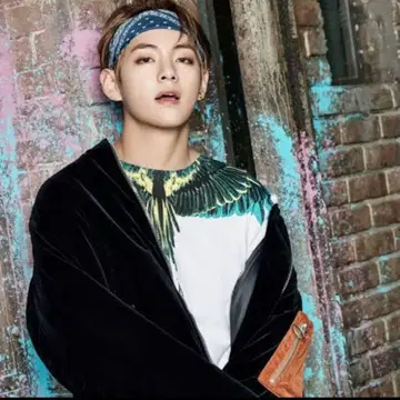 마르셀로 부르론 페더 티셔츠 BTS 테테 착용