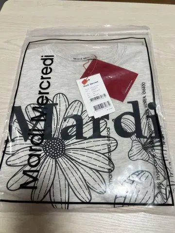 화요일 수요일 꽃무늬 반팔 티셔츠