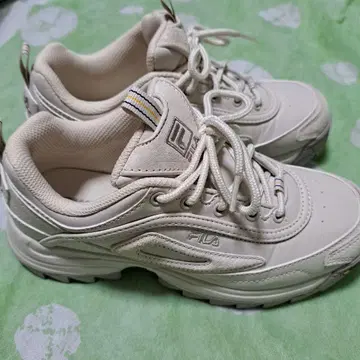 FILA 화이트 스니커즈 - 새 제품과 같은 상태