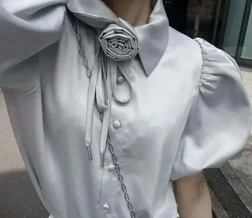 TreatUrself Rosechokersatinpuffblouse