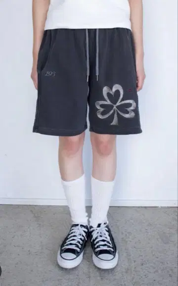 이구사 193 클로버 스웨트 반바지