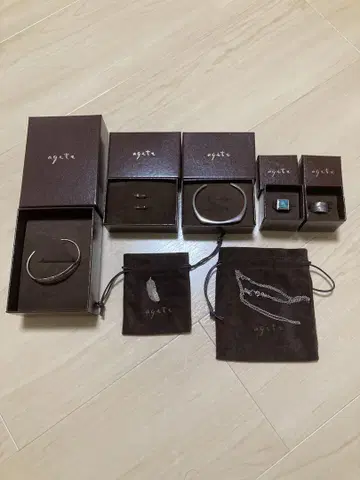agete 실버 뱅글 조각 무늬