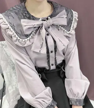 ROJITA 펄 카라 로고 리본 블라우스