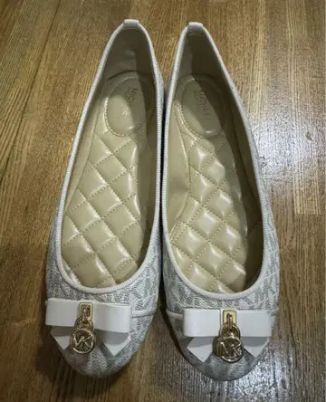 MICHAEL KORS 화이트 발레 슈즈