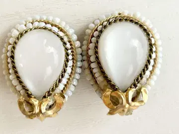 골동품 코스튬 주얼리 투명감 있는 화이트 vintage 귀찌