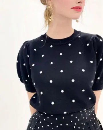 TSURU by MARIKO OKAWA 검은 점무늬의 퍼프 소매 니트