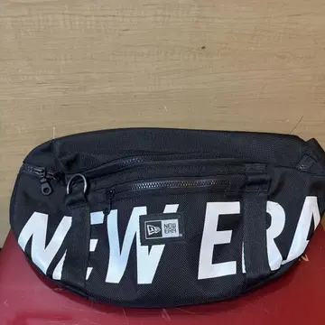 뉴 에라 보디백 블랙 로고