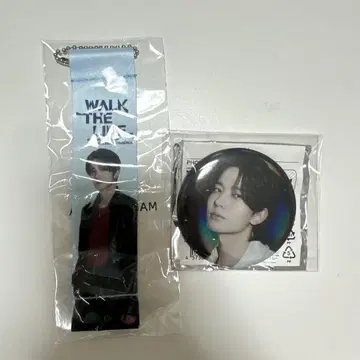 ENHYPEN 히 플래그 키링 캔 배지