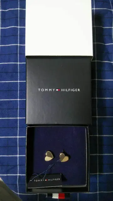 TOMMY HILFIGER 하트 귀걸이 박스 포함 미사용 새상품!