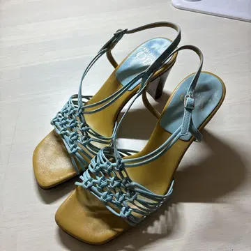 스카이블루 뜨개질 디자인 미들힐 샌들