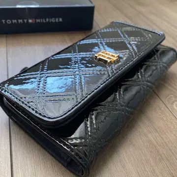 새상품 TOMMY 타미힐피거 장지갑 에나멜 블랙 지갑