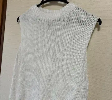 갤러리 비 화이트 코튼 니트 베스트