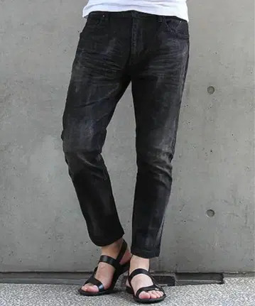 ZARA MAN 테이퍼드 블랙 데님