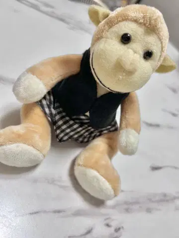 CONRAD BALI 원숭이 봉제 인형