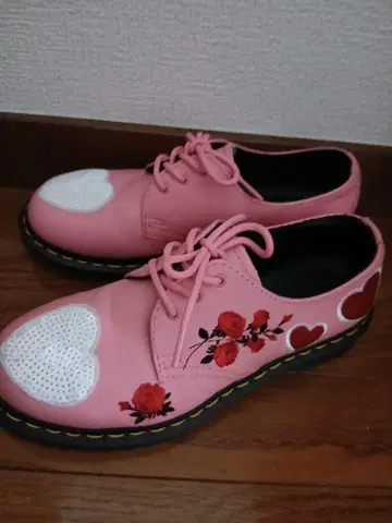 Dr.Martens 닥터마틴 발렌타인 한정판 24.5