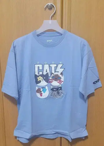 그라니프 FOUR CATS 포 캐트 라이트 블루 SS 티셔츠