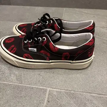 VANS 키스 마크 프린트 스니커즈