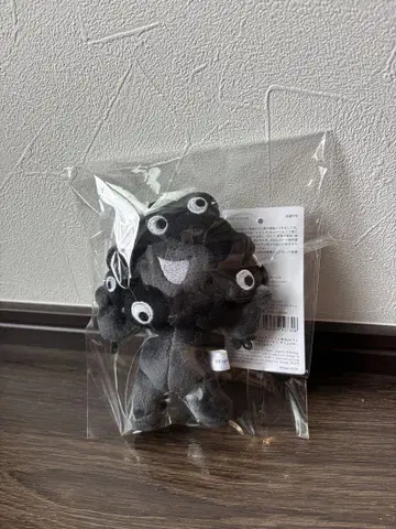 검은 먘먘 카라비너 포함 봉제 인형