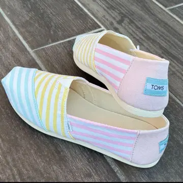 TOMS 스트라이프 패턴 슬립온 23cm 새상품