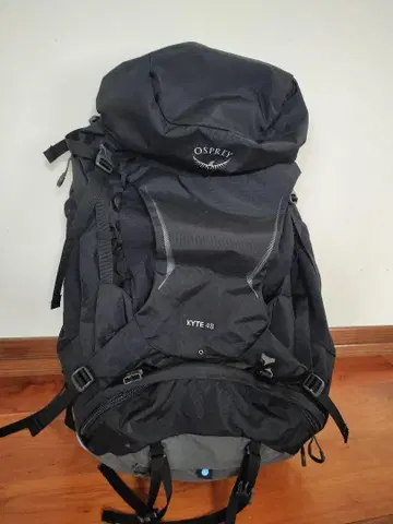 Osprey KYTE 48 블랙 백팩 여성용