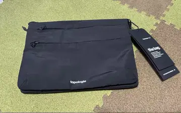 topologie Flat 사코슈 Medium 블랙