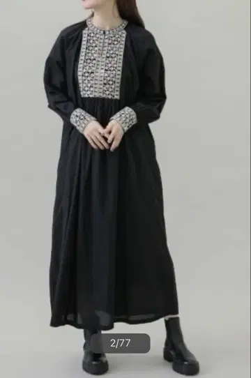 완판템 새상품급 코튼 자수 요크 원피스 블랙